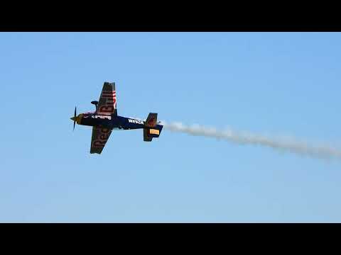 Red Bull  Pete McLeod Extra 330 Display Volaria 2022 Saturday