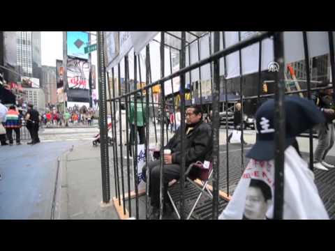 Anadolu Ajansı - Tutuklu arkadaşına destek için kafese girdi