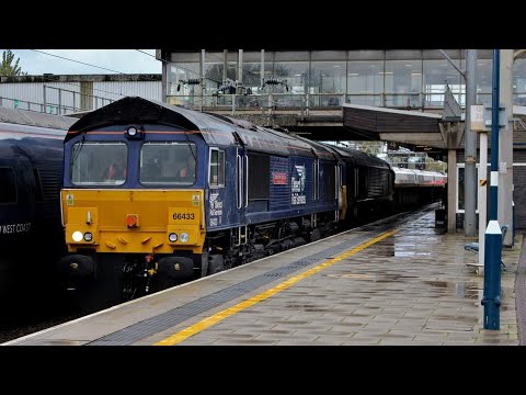 Stafford Railway Station 66433/66122 DRS pass P4 on 6G94 on the 1st November 2023