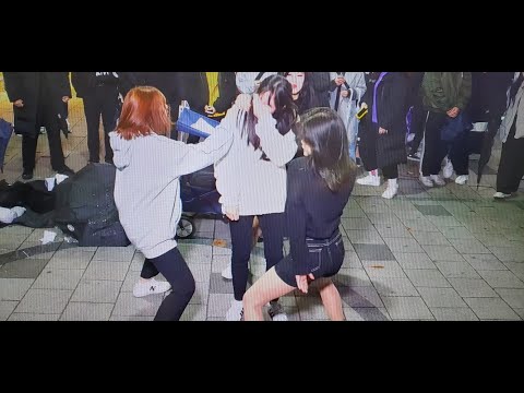 20191124. A-BLE. 'RUMOR', 'GENTLEMAN' COVER. ENJOYING IMPROMPTU BUSKING WITH SHY ONLOOKER.