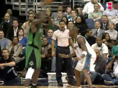 Kendrick Perkins With the Reverse Jam