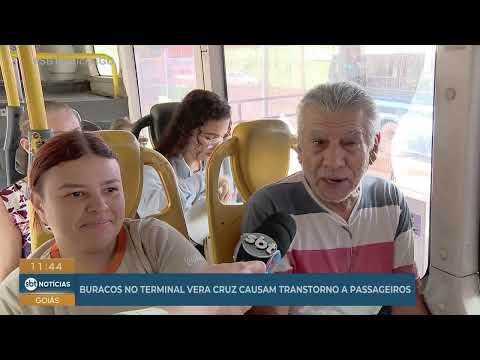 Buracos no Terminal Vera Cruz em Goiânia causam transtornos aos passageiros