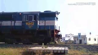 preview picture of video 'Indian Railways :wdm3d hauled 22143 mumbai csmt bidar express'