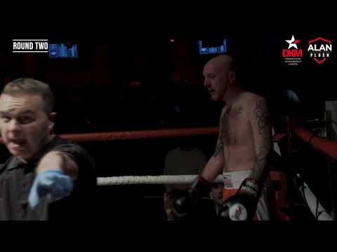 Round 11 - Fight 03   Charlie Whitaker vs Dan White