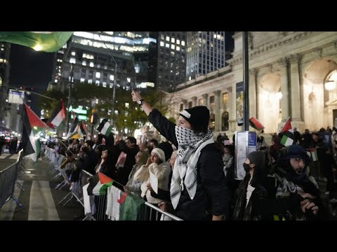 احتجاجات في نيويورك تدعو لوقف الدعم الأمريكي لإسرائيل في ظل تصاعد الحرب على غزة ولبنان…