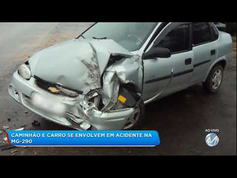 Truck and car involved in accident in Ouro Fino