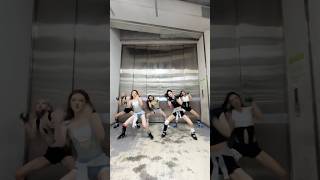 Download lagu MEOVV (미야오) – Hit ’Em Mirrored mp3