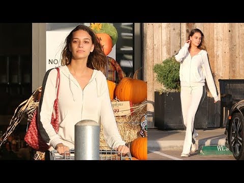 Pregnant April Love Geary Runs Out For Groceries In Malibu