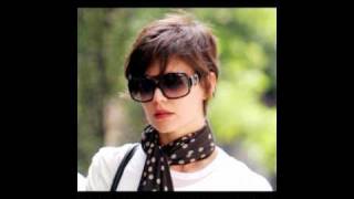 Stylish short hairstyle -- Actress Katie Holmes