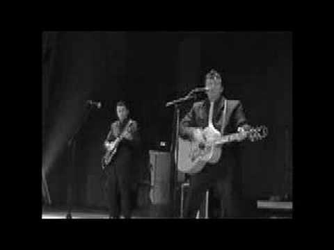 Pete Hutton & The Beyonders / Hound Dog in Evian Elvis Show