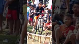 Download lagu KESERUAN LOMBA SEPEDA DI ATAS AIR #shorts #parabocil #17agustus45 #lomba mp3 Download lagu KESERUAN LOMBA SEPEDA DI ATAS AIR #shorts #parabocil #17agustus45 #lomba mp3