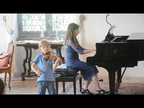 Child (6 years old) is playing Rieding h-minor on the violin