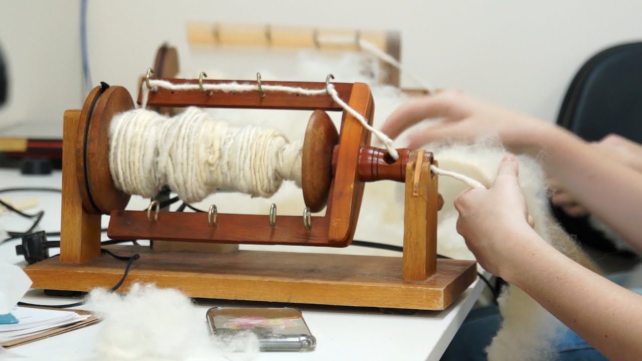 Curso de tecelagem em lã crua - Acontece na UFRGS