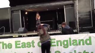 Janet Devlin Performing Crown Of Thorns