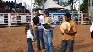 preview picture of video 'Festa do Peão de Guaira 2007 Rodeio Amador Os Impossíveis'