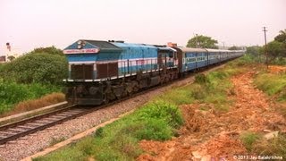 preview picture of video '(HD) 6529 CSTM - SBC  Udyan Express near Hennur, Bangalore.'