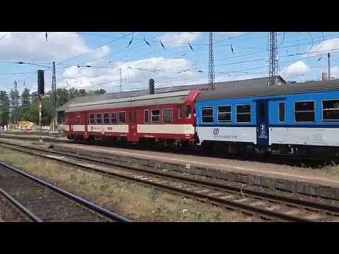 843.002-7 | ... na soupravě vlaku R 1129