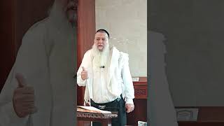 האם רבנות עוברת בירושה? (הרב יגאל כהן) - התמונה מוצגת ישירות מתוך אתר האינטרנט יוטיוב. זכויות היוצרים בתמונה שייכות ליוצרה. קישור קרדיט למקור התוכן נמצא בתוך דף הסרטון