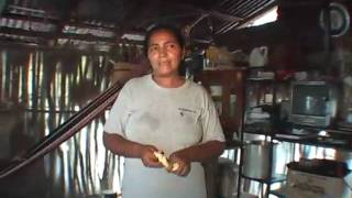 preview picture of video 'How a concrete floor helps Honduras families'