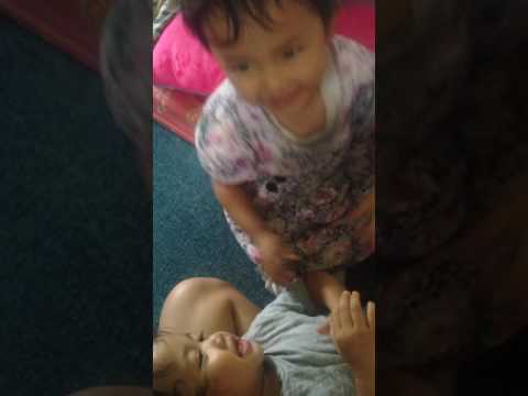 Video anak lucu kakak ber adik , nayla - naura