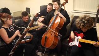 Live In The Living Room: Moulettes - Lady Vengeance