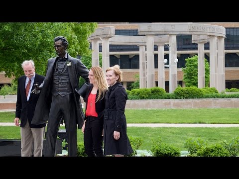 UIS unveils new Lincoln statue