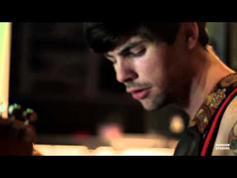 Live @ Jooniors - S05E28 - Kithkin - 02 - No Eyes (Live HD)