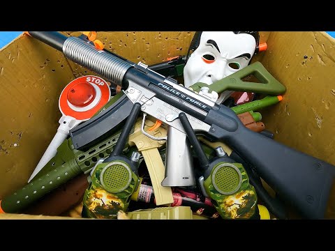 Preparing a Weapon Box for Dracula! Vamp Mask! Box Full of Rifles and Pistols! Colorful Toy Guns!