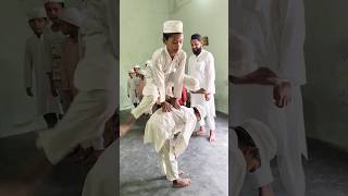 Download lagu Main madine Chala)beautiful short video)#shorts#shortsfeed#shortvideo#shortsviral#youtubeshorts#naat mp3