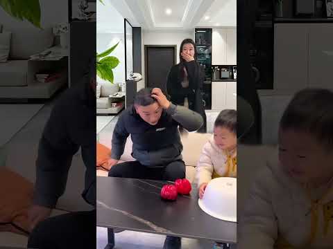 아빠가 아이 돌보는 거 정말 재밌다, 하하하~/パパが子供のお世話するの、すごく面白い, ははは~🤓