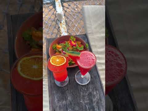 Santai, sunset, dan suasana Bali yang bikin jatuh cinta,semuanya ada di Minoo Beach Club #minoo