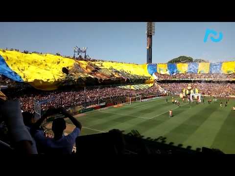 "El telón gigante de Rosario Central, gran recibimiento ante Newell's" Barra: Los Guerreros • Club: Rosario Central