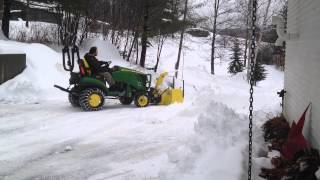 preview picture of video '12/10/2014 Snow-blowing in Vermont'