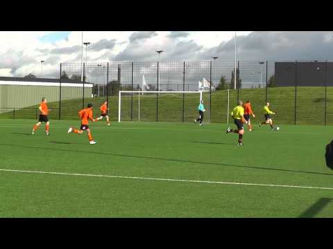 8 okt 2011 VV De Meern 8 - Desto 6 com 6-3 John op zoek naar z'n tweede goal