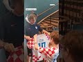Luka Modrić bezorgt zieke Tin (10) uit Roermond de dag van zijn leven! ?❤️