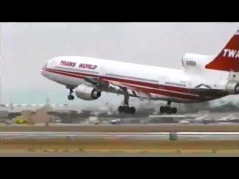 TWA Lockheed L 1011 land at LAX Airport