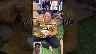 Download lagu How come the stage broke? mp3