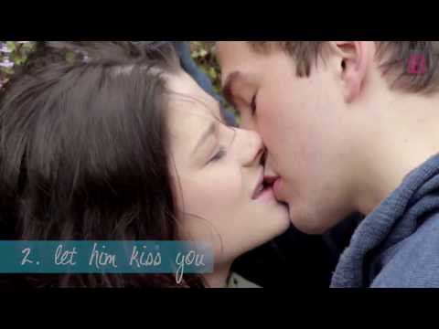 download lagu mp3 mp4 Kiss Tutorial App, download lagu Kiss Tutorial App gratis, unduh video klip Kiss Tutorial App