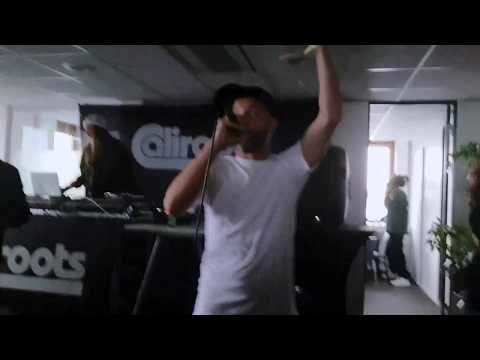 Sthlm Inkasso Sätter ner foten💚 Gatuslang 5-årsfest