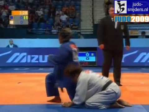 Judo 2009 Rotterdam: Hanane Kerroumi (MAR) - Nadia Bravo (ARG) [-52kg].