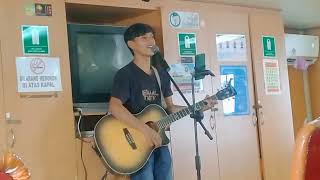 Download lagu Pengamen Viral Lagu Ari Lasso Arti Cinta (Pop Jadul) dinyanyikan di atas Kapal dengan suara merdu mp3