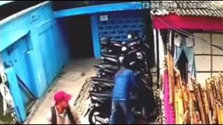 Download lagu kumpulan curanmor yang apes panik karna aksi nya ketahuan warga mp3 Download lagu kumpulan curanmor yang apes panik karna aksi nya ketahuan warga mp3