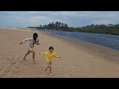 Praia Central , Marataízes,  Espírito Santo com a mamãe 