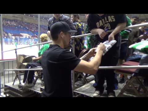 Jamie Benn And Val Nichushkin Sign For The Fans!