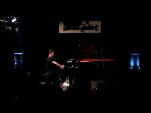 Tim Allhoff - "Lea's Song“ (Live at Unterfahrt, Munich)