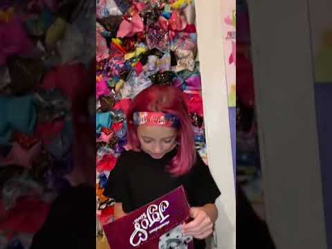 Meggy unboxing JoJo’s Bow Club box 60! #ShoppingWithMeggy #MeggysBigLife #unboxingvideo