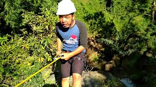 preview picture of video 'Rappeling di kawasan air terjun watu gompeng, Dawe Kudus ( 1 April 2018) part l'