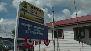 Goin’ To The Lake: Agates & Art’s Cafe