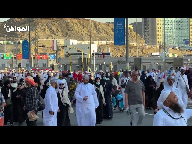 الحجاج المتعجلون يغادرون مشعر منى متجهين للمسجد الحرام