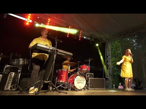 AT BAND - Koukej, se mnou si píseň broukej (cover verzia)